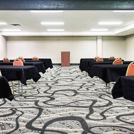 Days Inn & Suites By Wyndham Wausau Buitenkant foto