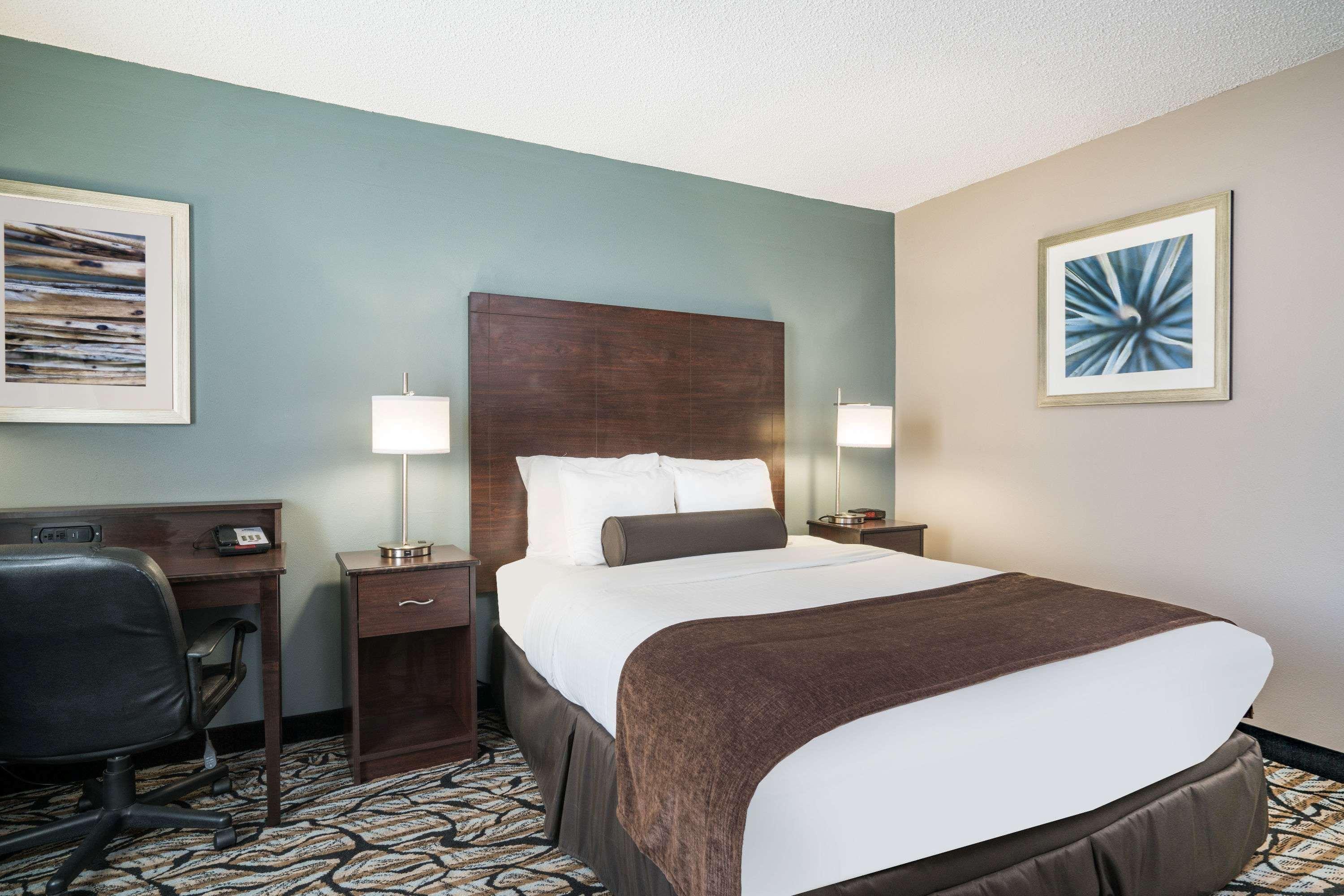 Days Inn & Suites By Wyndham Wausau Buitenkant foto