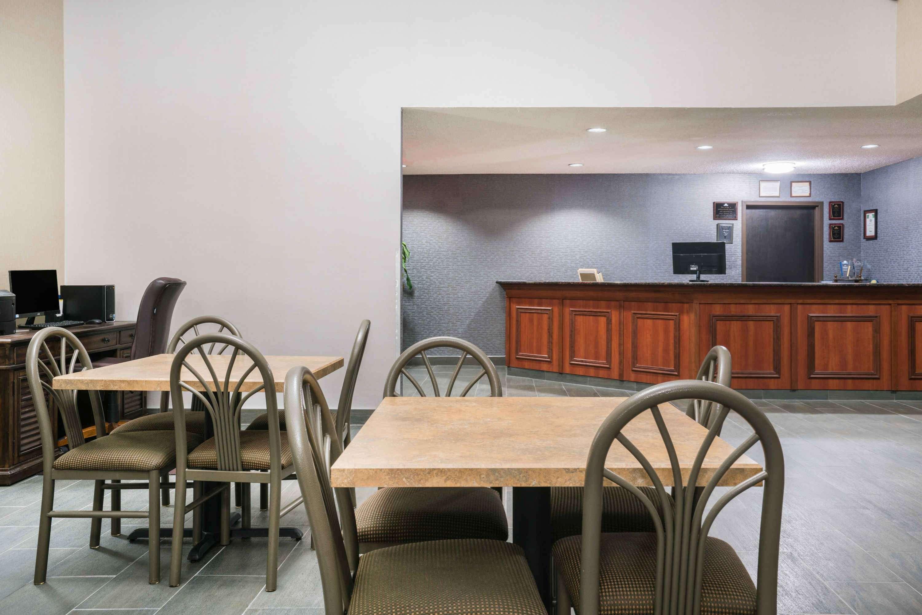 Days Inn & Suites By Wyndham Wausau Buitenkant foto