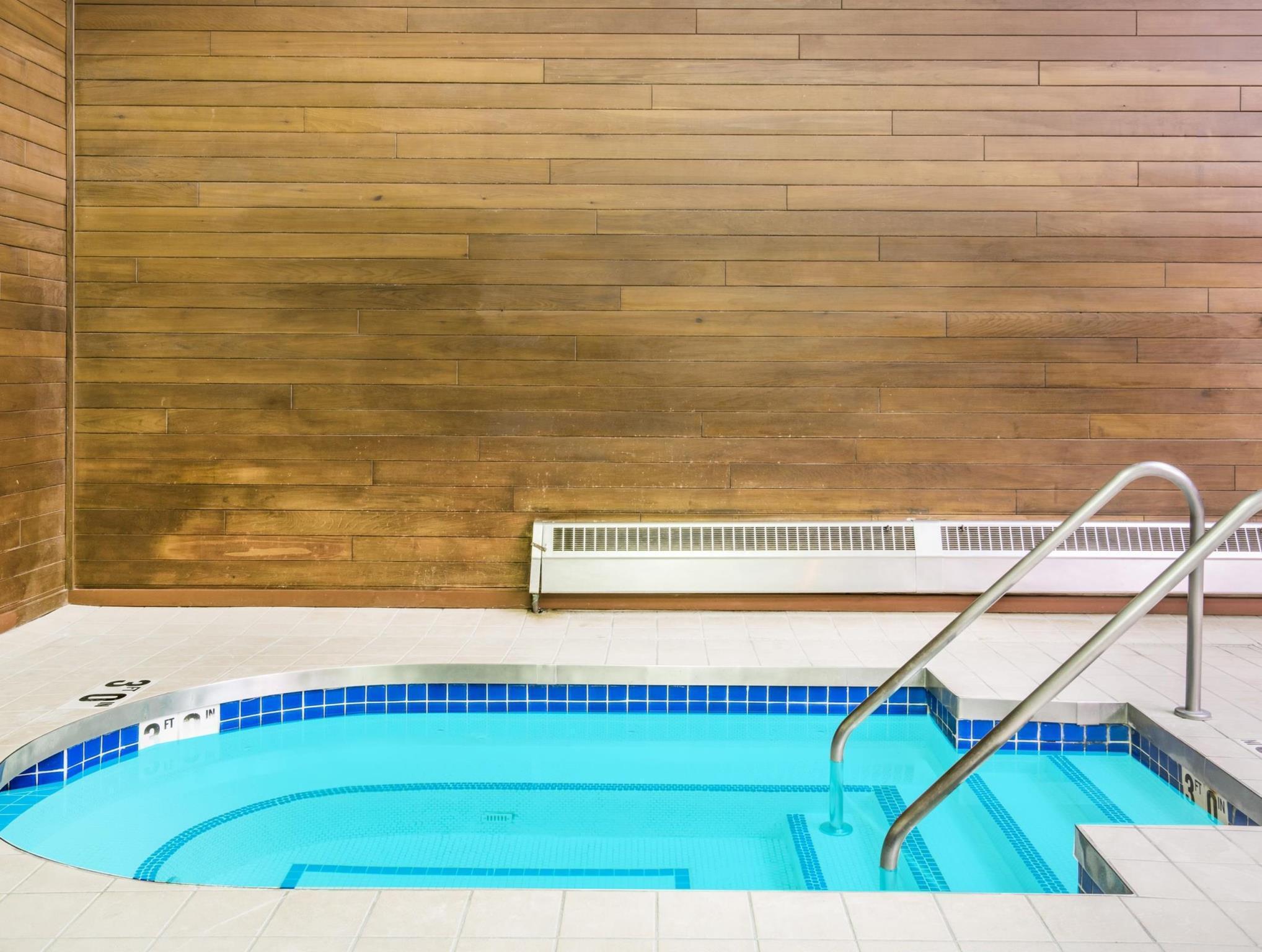 Days Inn & Suites By Wyndham Wausau Buitenkant foto