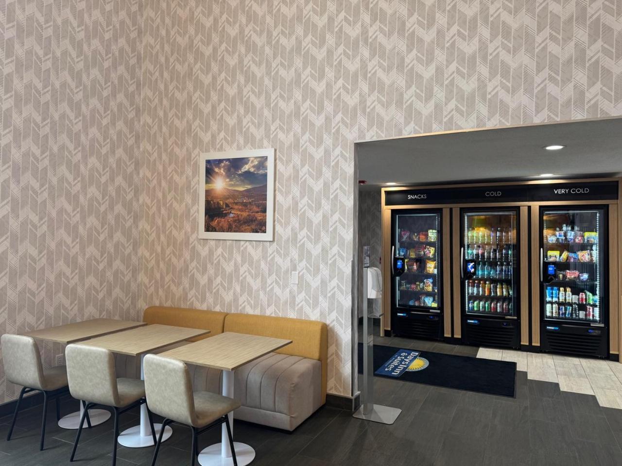 Days Inn & Suites By Wyndham Wausau Buitenkant foto