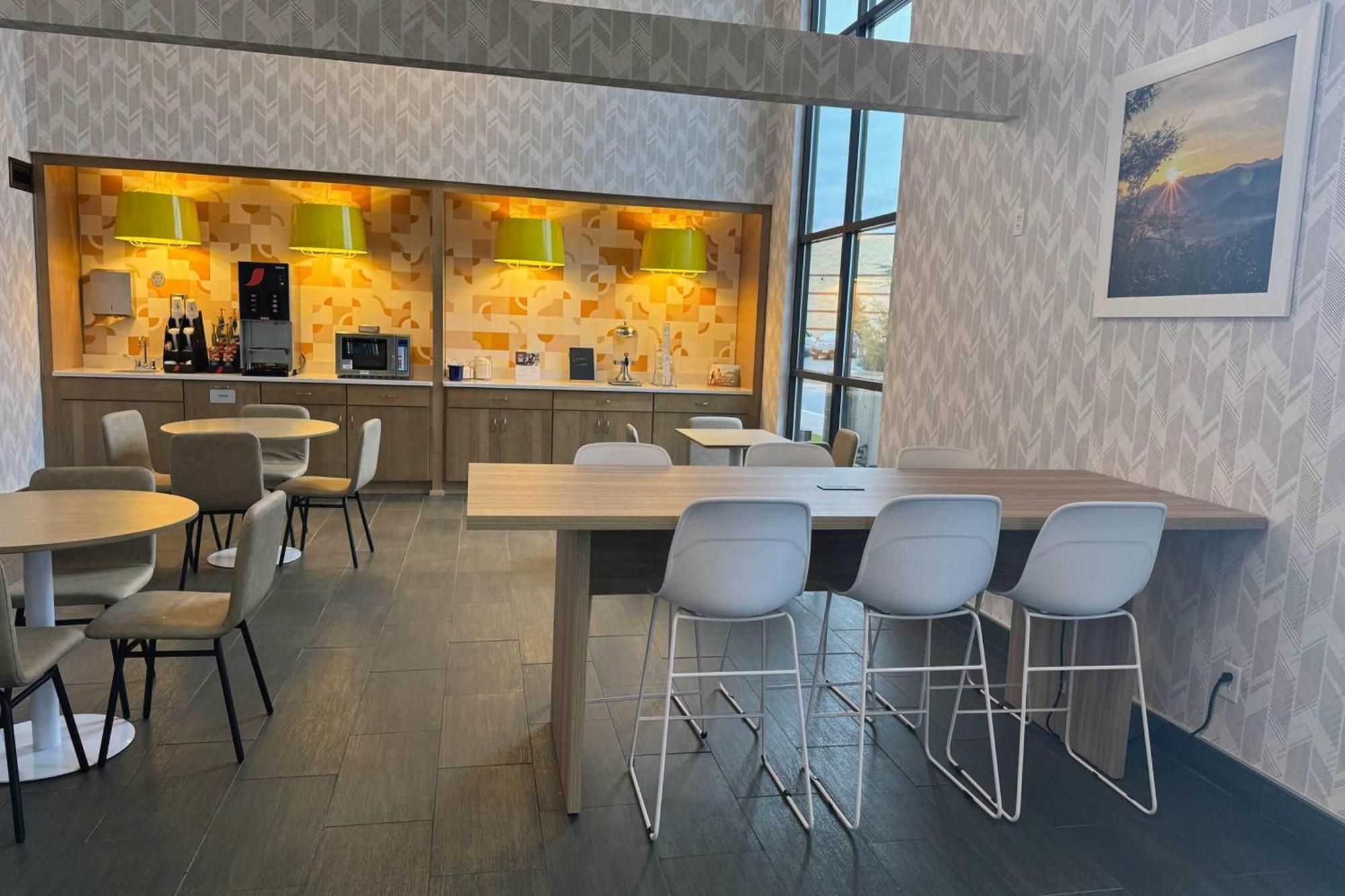 Days Inn & Suites By Wyndham Wausau Buitenkant foto