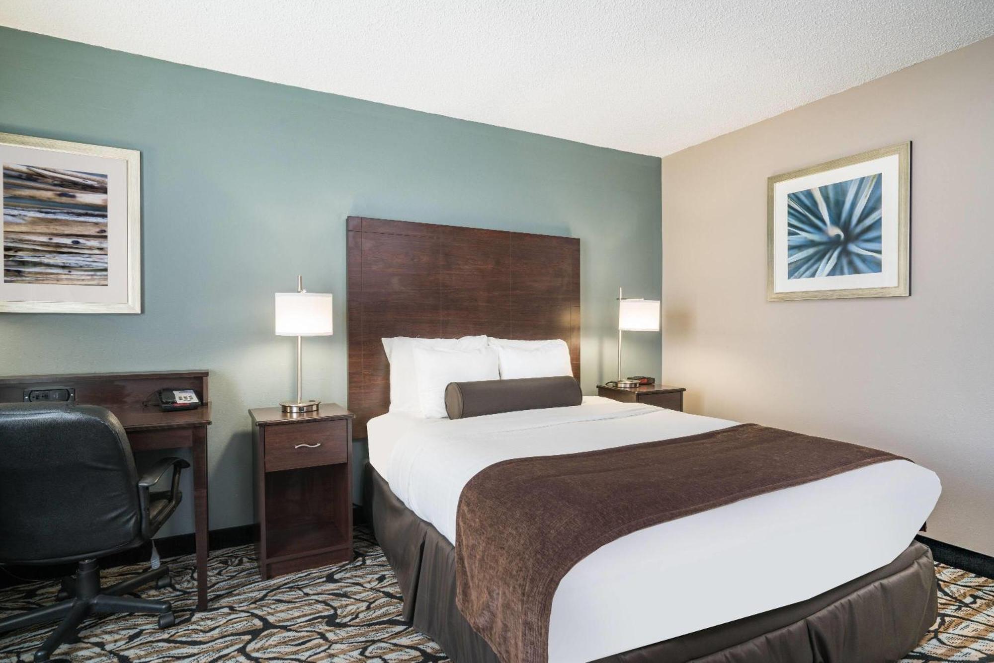 Days Inn & Suites By Wyndham Wausau Buitenkant foto