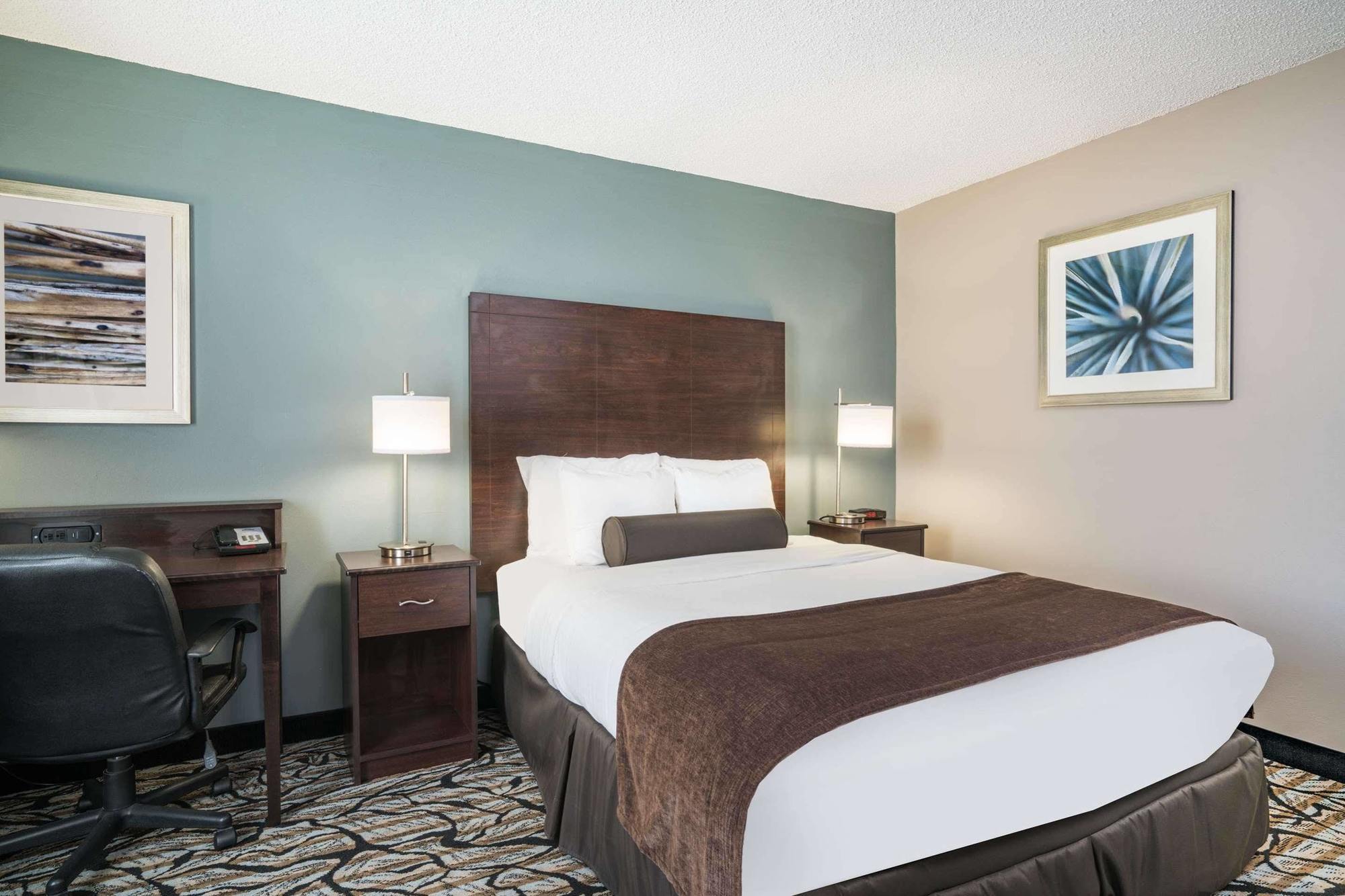 Days Inn & Suites By Wyndham Wausau Buitenkant foto